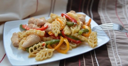 Паста-салат с куриным филе