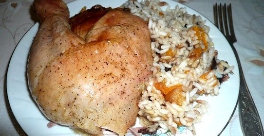 Курица, фаршированная рисом и курагой