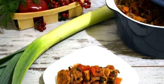 Овощное рагу со свининой в духовке