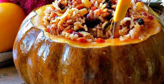 Тыква с рисом и сухофруктами