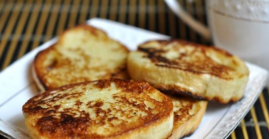 Гренки с молоком и яйцами