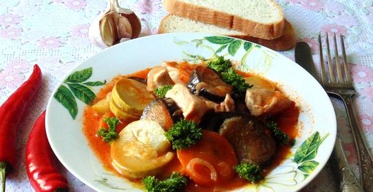 Овощное рагу с куриной грудкой