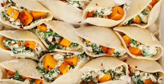 Ракушки, фаршированные тыквой и ореховым соусом