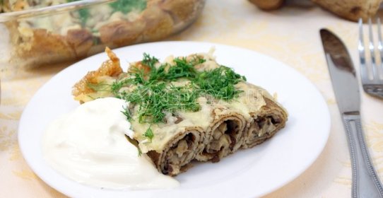 Фаршированные блины с сыром и грибами