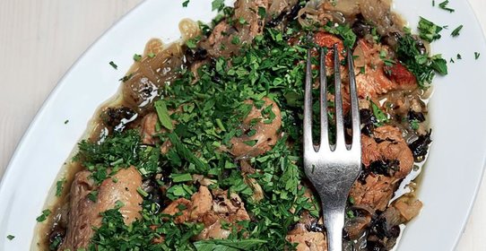 Цесарка, томленная в луковом соке