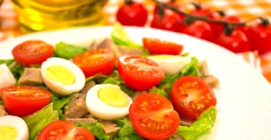 Cалат из говядины с помидорами