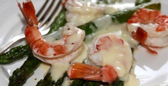 Спаржа с креветками