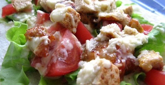 Салат «Цезарь» без добавления яиц (яйца в соусе)