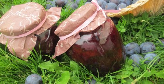 Сливовое варенье с пряностями в вине