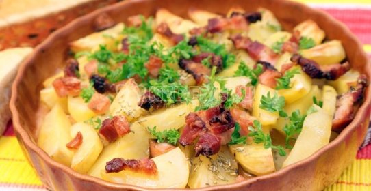 Картофель с копченой грудинкой