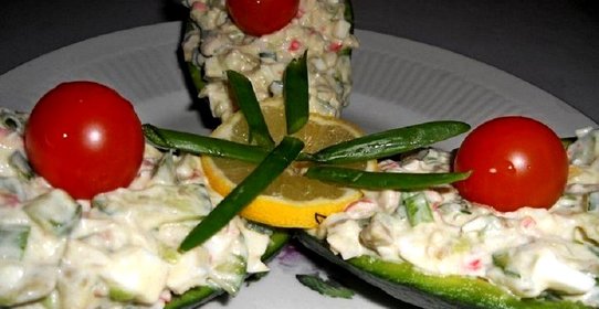 Салат с авокадо и крабовым мясом