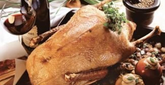 Гусь с яблоками по-нормандски