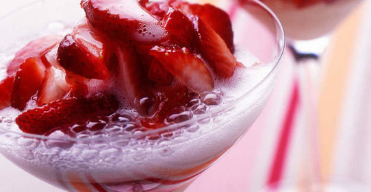 Коктейль Клубника в шампанском