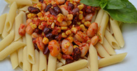 Паста с кукурузой , бобовыми и красным болгарским перцем