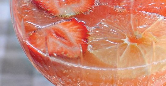 Фруктовая летняя сангрия