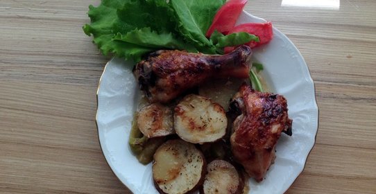 Курица с кабачками и картофелем в духовке
