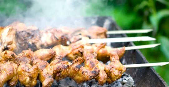 Куриный шашлык с ежевичным соусом