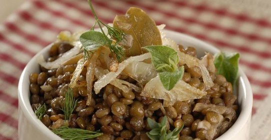 Чечевица с луком и зеленью