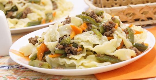 Паста с фаршем и стручковой фасолью