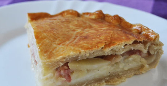 Пирог с картофелем и беконом