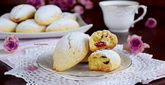 Печенье с кукурузной мукой и вишней