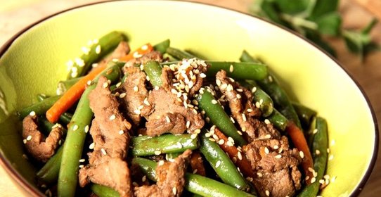Говядина со стручковой зеленой фасолью