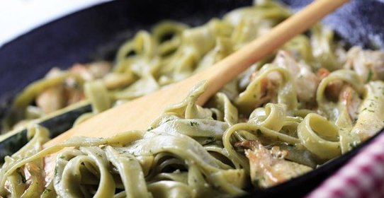 Паста с лососем и цукини в сливочном соусе