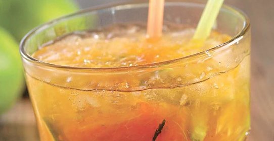 Кайпиринья с личи и киви (Kiwi Caipirinha)