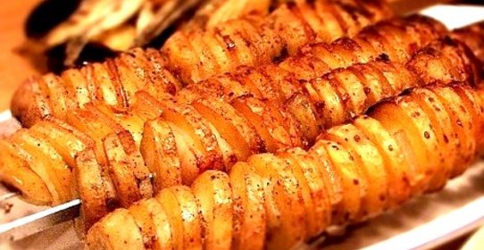 Картофель в фольге на углях