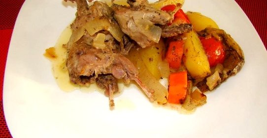 Запечённые перепела с овощами