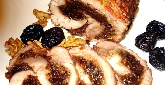 Рулет из говядины с черносливом