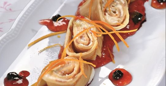 Блинчики с абрикосовым соусом