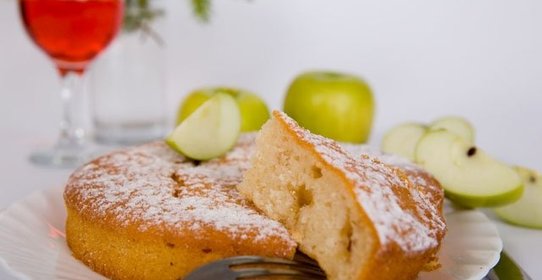 Пирог с яблоками без яиц