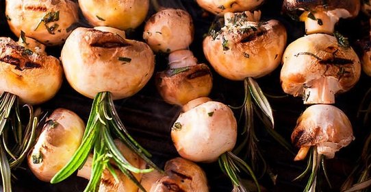 Шашлык из шампиньонов с розмарином