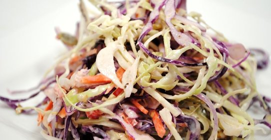 Овощной салат с тыквенными семечками