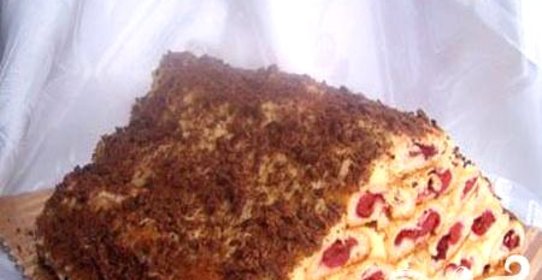 Торт Монастырская изба со взбитыми сливками