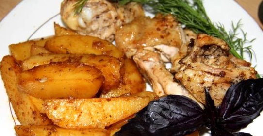 Запеченный картофель под соусом