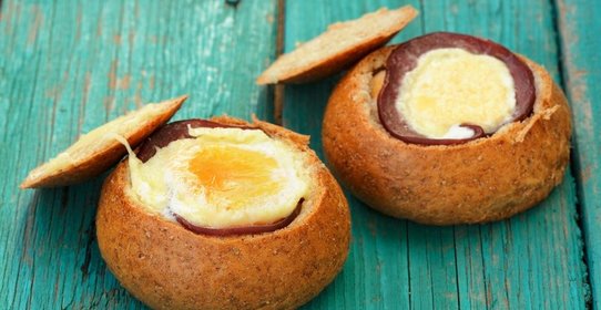 Блинный пирог с сыром и помидорами