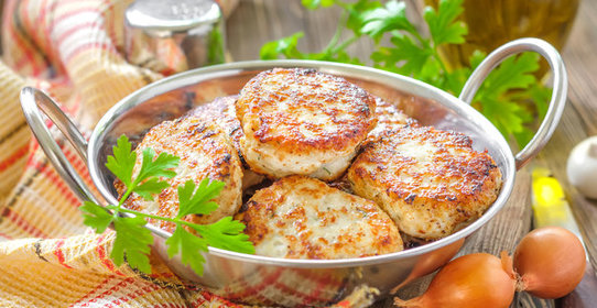 Котлеты из сома и кальмара