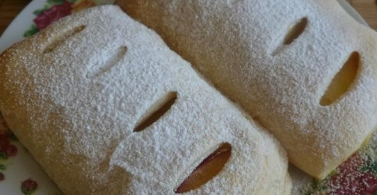 Слойки с творогом и фруктами