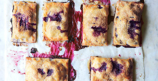 Слойки с черникой