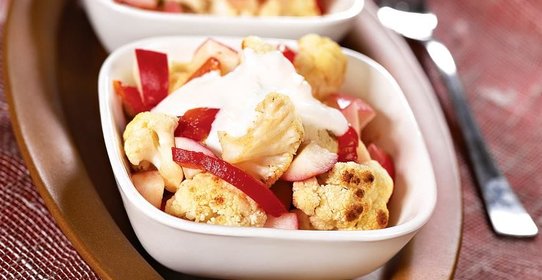 Салат из цветной капусты с грецкими орехами