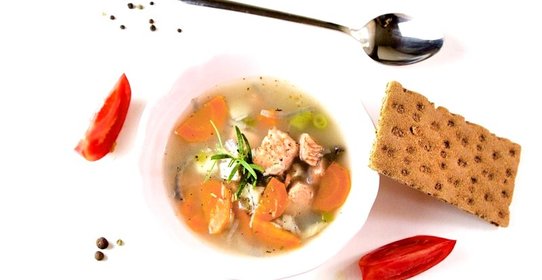 Рыбный суп с грибами и сыром