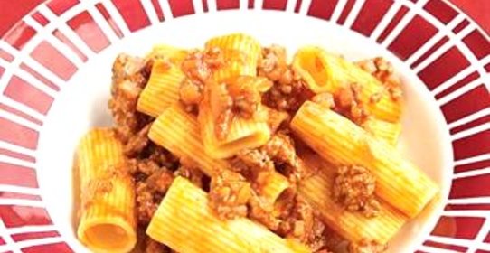 Паста ригатони с пряным мясным соусом