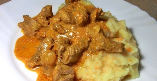 Поджарка из свинины с томатным соусом