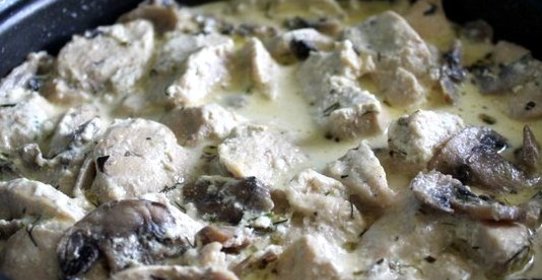 Курица с овощами в сметанном соусе