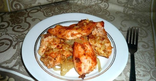 Куриная грудка с томатом и луком