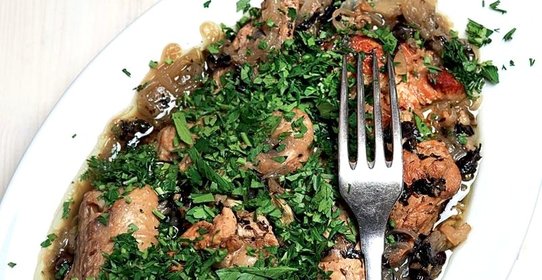 Цесарка, томленная в луковом соке