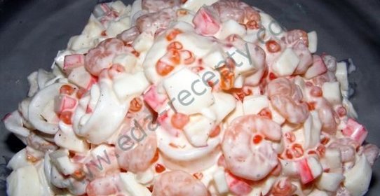 Салат с красной икрой и шампиньонами