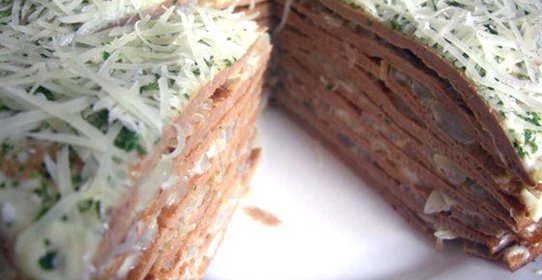 Печеночный торт с чесноком